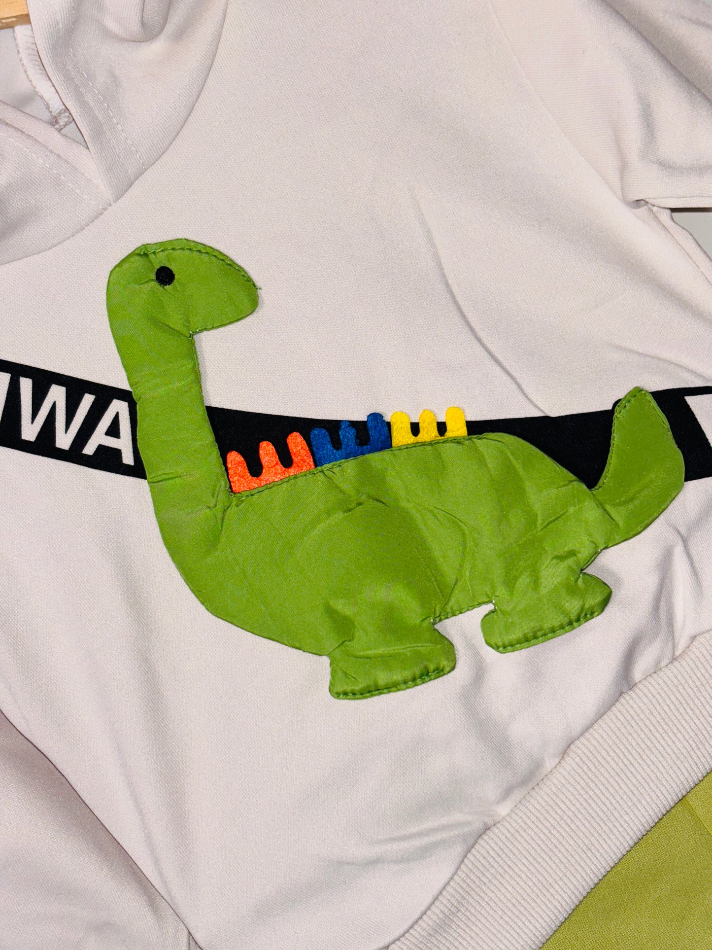 4 Boys Hooded Sweatshirt With Joggers Cream & Green Color_kidzysmile