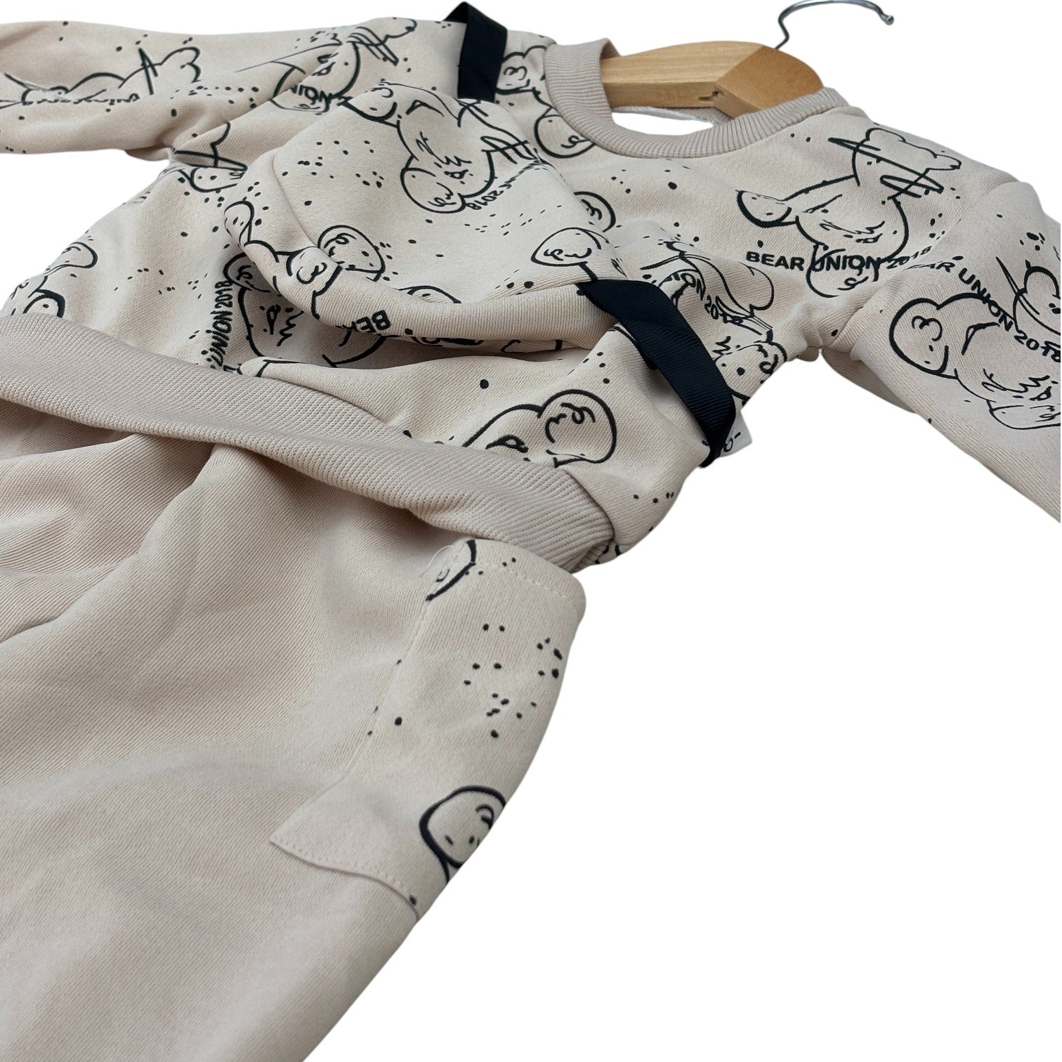 4 Cream Color Boys Sweatshirt With Joggers (1 Bag)_kidzysmile